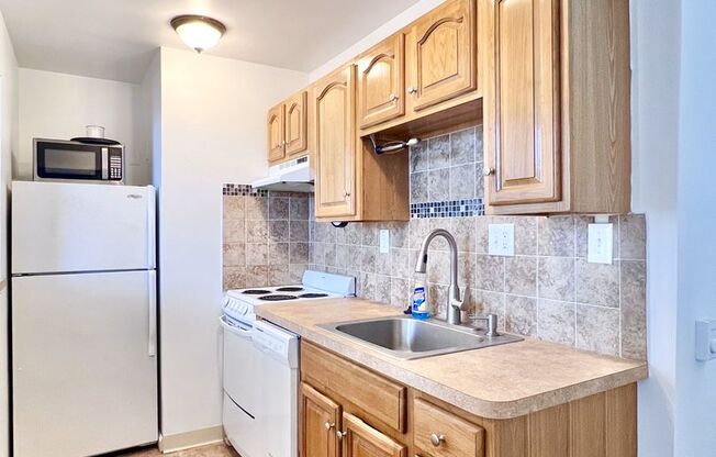 1 bed, 1 bath, $1,425, Unit #2F