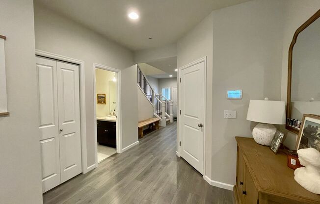 Beautiful Beaverton 5Bd x 3Ba House ~ Near Nike, Intel and Mountainside HS! Low Maintenance Yard!