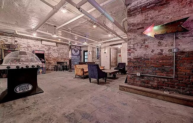 2 beds, 1 bath, $4,100, Unit 9