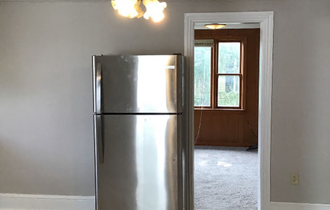 2 beds, 1 bath, $1,200, Unit 523 2