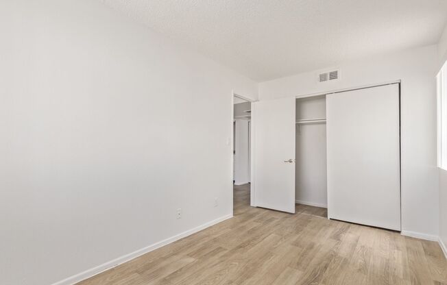 2 beds, 1 bath, 700 sqft, $1,150, Unit 221