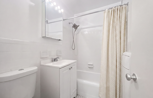 1 bed, 1 bath, 482 sqft, $3,350, Unit 18H
