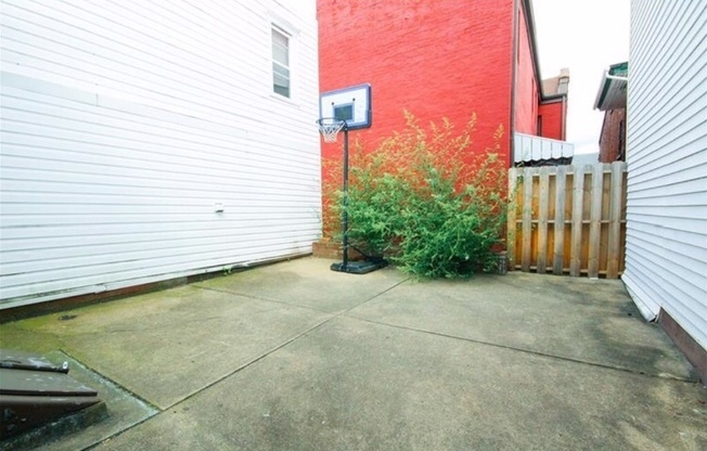 3 beds, 1 bath, $1,700