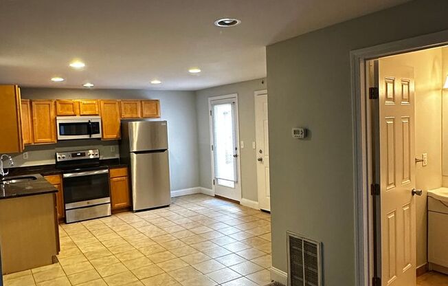 2 beds, 1.5 baths, 840 sqft, $2,295, Unit 104