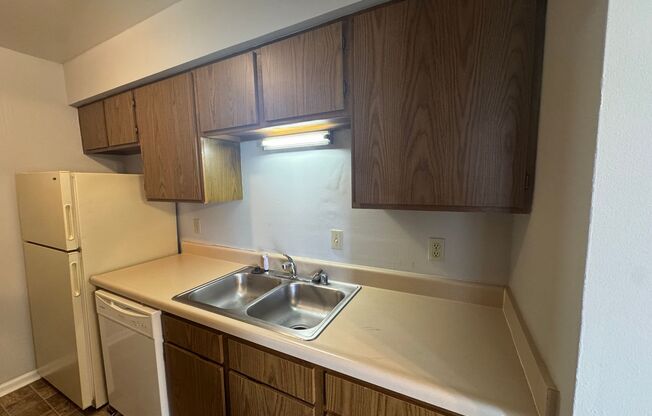 1 bed, 1 bath, 580 sqft, $650, Unit B10
