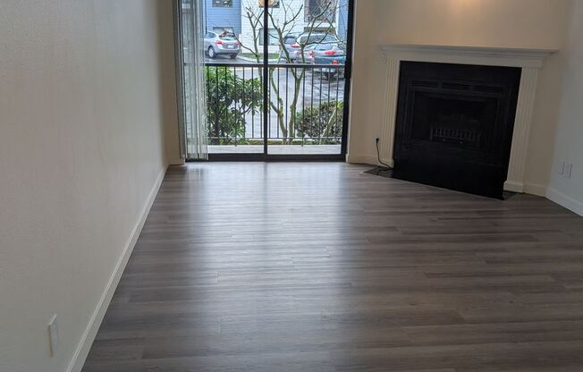 2 beds, 1 bath, 810 sqft, $2,095, Unit A104