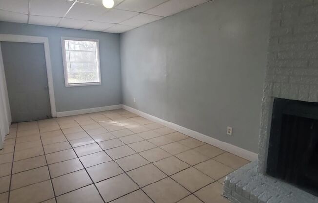 $300 OFF FIRST MONTHS RENT MOVE-IN SPECIAL!!