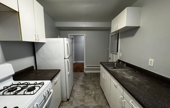 2 beds, 1 bath, $1,400, Unit 7022 #GDN-J