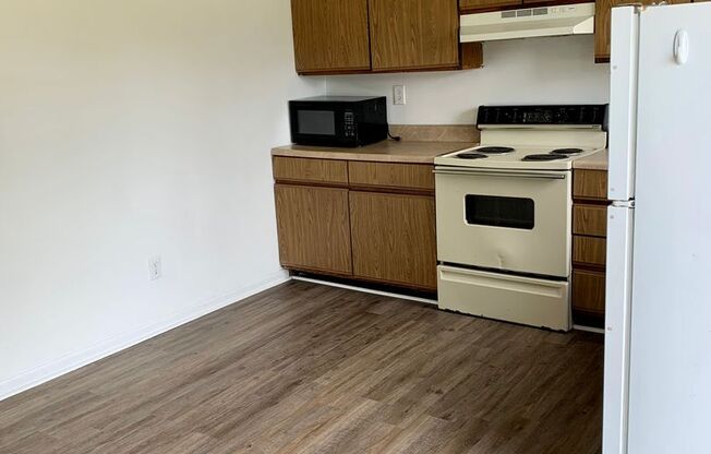 3 beds, 1 bath, $1,295