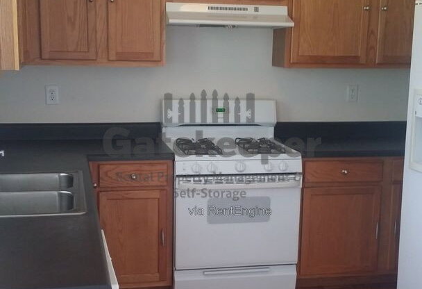 3 beds, 2 baths, 1,300 sqft, $1,845