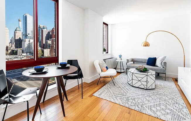 435 W 35 ST