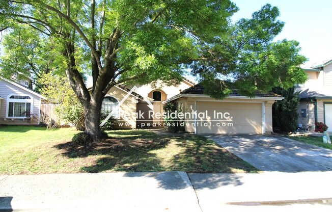 Spacious 3bd/2ba Elk Grove Home with 2 Car Garage