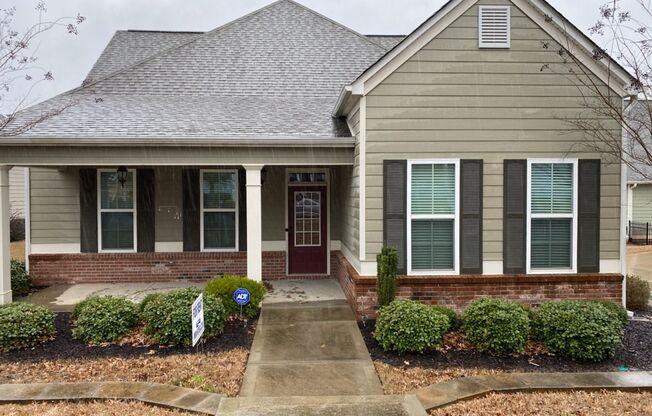 Fayetteville- 175 Colonial Ct 5 Bed/3 Bath