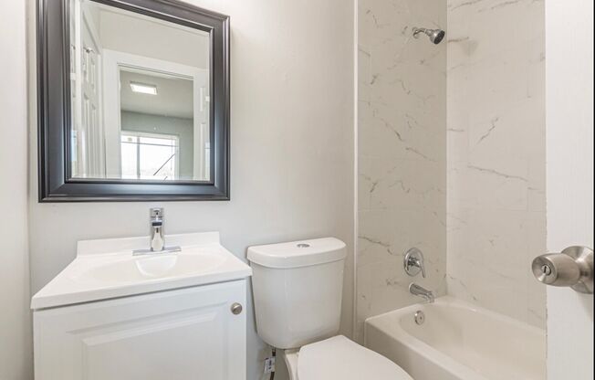 1 bed, 1 bath, 800 sqft, $1,100, Unit 4