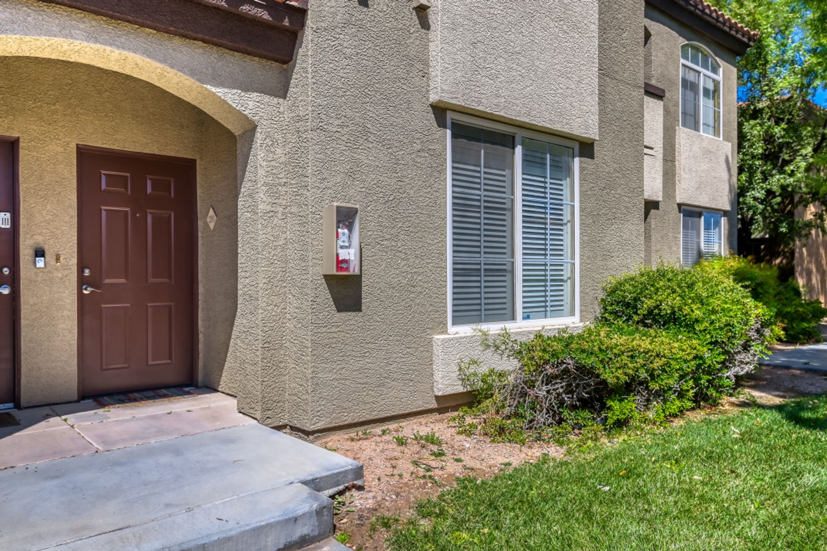 Stylish 3-Bedroom Guard-Gated Condo Near the Las Vegas Strip