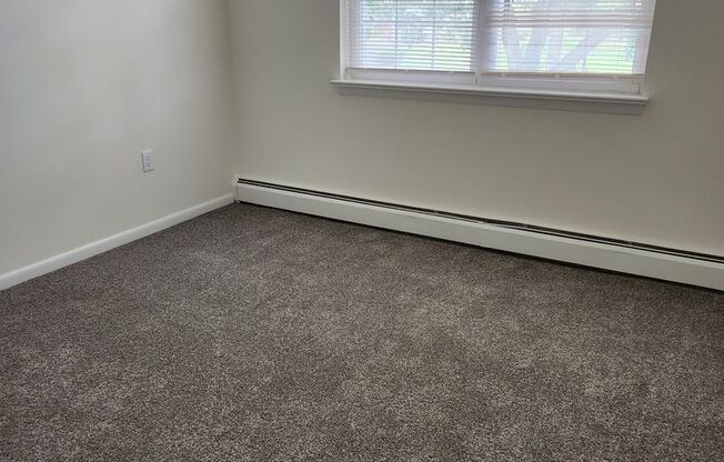 2 beds, 1 bath, 878 sqft, $1,305, Unit WY19005