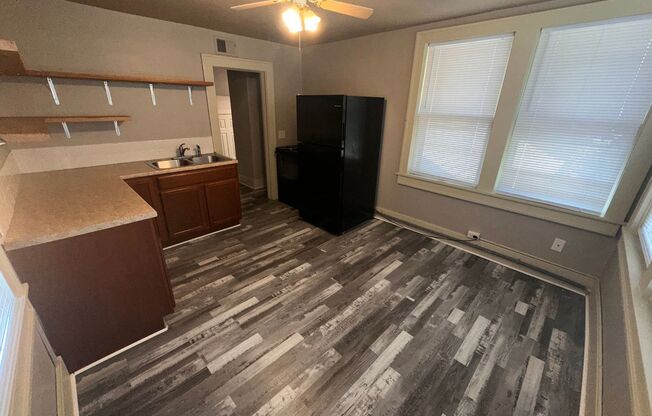 2 beds, 1 bath, $875