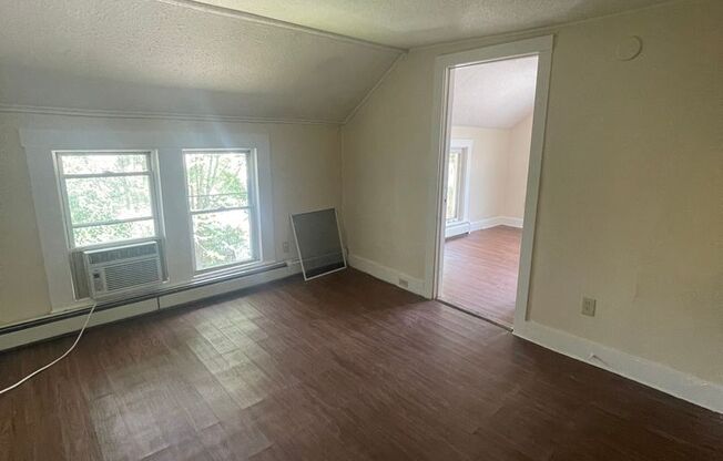 2 beds, 1 bath, 580 sqft, $1,150, Unit 4