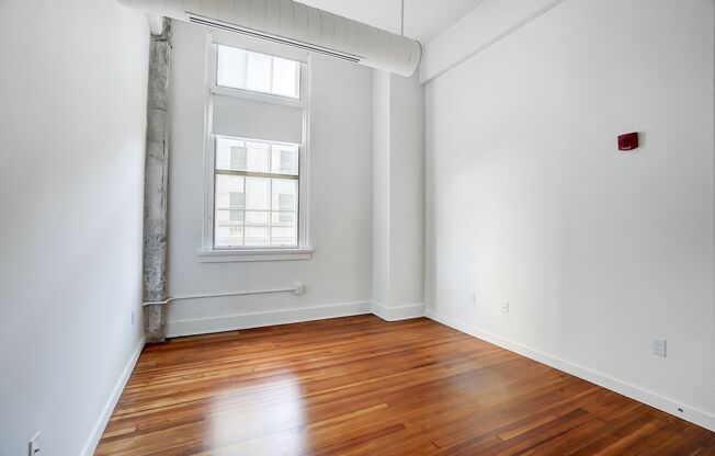 1 bed, 1 bath, 810 sqft, $1,940, Unit 100-403