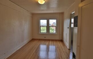 Studio, 1 bath, 350 sqft, $1,100, Unit Q