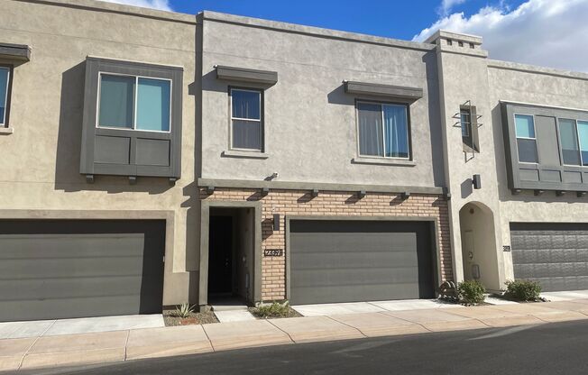STUNNING 3 BEDROOM, 2.5 BATH TOWNHOUSE IN NORTH SCOTTSDALE!!