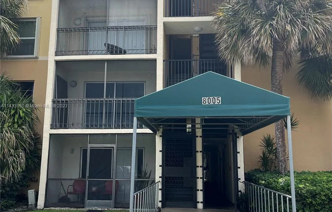 8005 Lake Dr