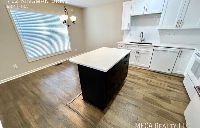 712 KINGMAN DR