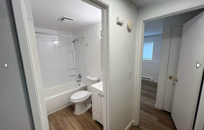 2 beds, 1 bath, 780 sqft, $1,100, Unit 30