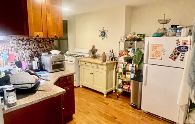 2 beds, 1 bath, $3,095, Unit 6