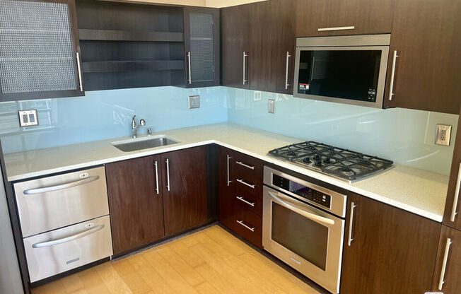 1 bed, 1 bath, 1,010 sqft, $3,400, Unit 1704