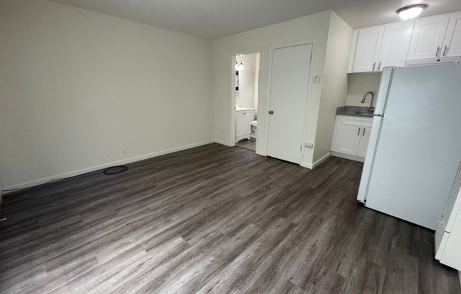 Remodeled Studio Apartment (Second Floor)