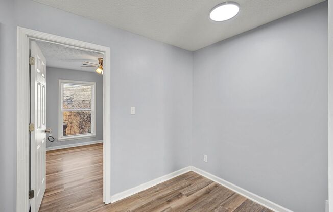 2 beds, 1 bath, 775 sqft, $975, Unit 617 B10