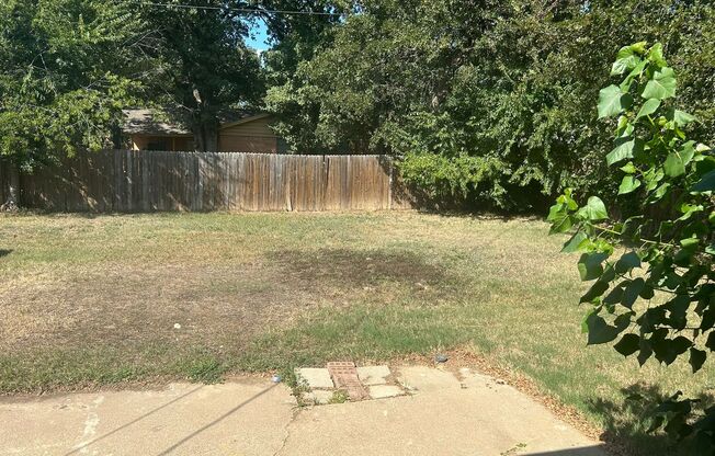 2211 GRANADA DR