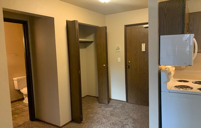 1 bed, 1 bath, 465 sqft, $595, Unit 1929-21