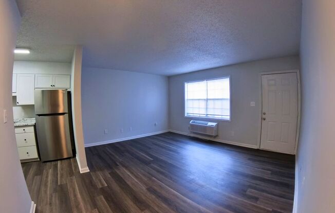1 bed, 1 bath, 640 sqft, $1,075, Unit 1000F