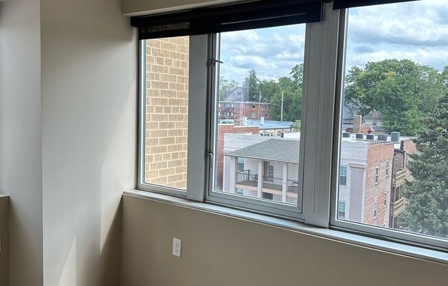 1 bed, 1 bath, 759 sqft, $1,320, Unit 607
