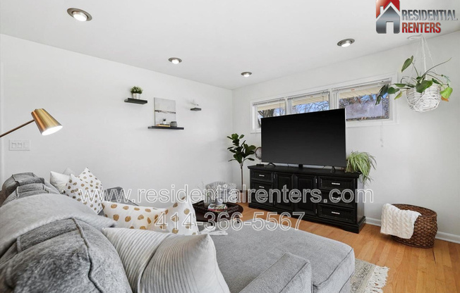 3615 N 87 ST