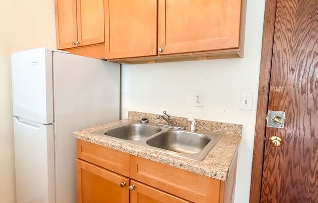 Studio, 1 bath, 375 sqft, $865, Unit 104