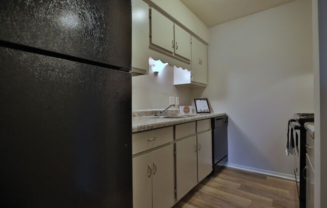 2 beds, 1.5 baths, 920 sqft, $925, Unit 1420 West Glen Avenue Apt 305