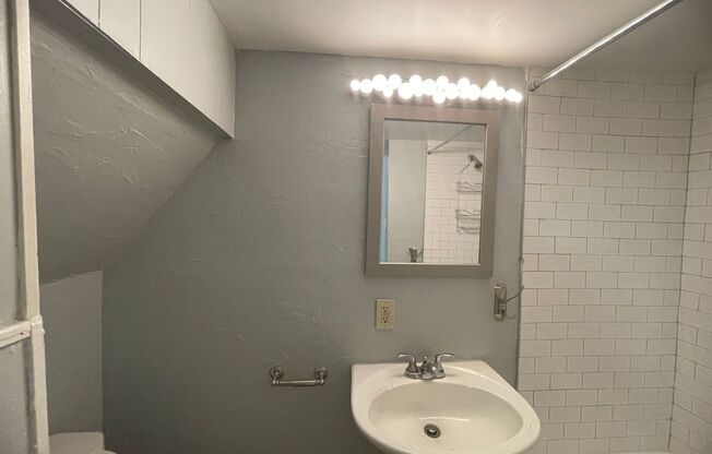 Updated 2 bedroom house for rent in the South Side !