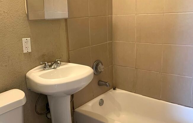 Studio, 1 bath, 450 sqft, $650, Unit 104