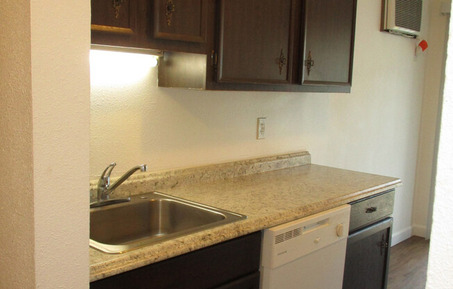 2 beds, 1 bath, $1,045, Unit # 28