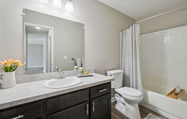 1 bed, 1 bath, 760 sqft, $1,180, Unit H114