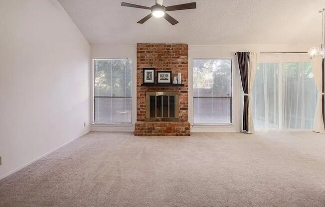8905 TRONE CIR