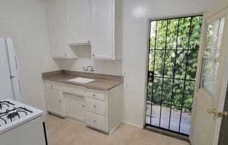 Studio, 1 bath, 500 sqft, $1,695, Unit 05