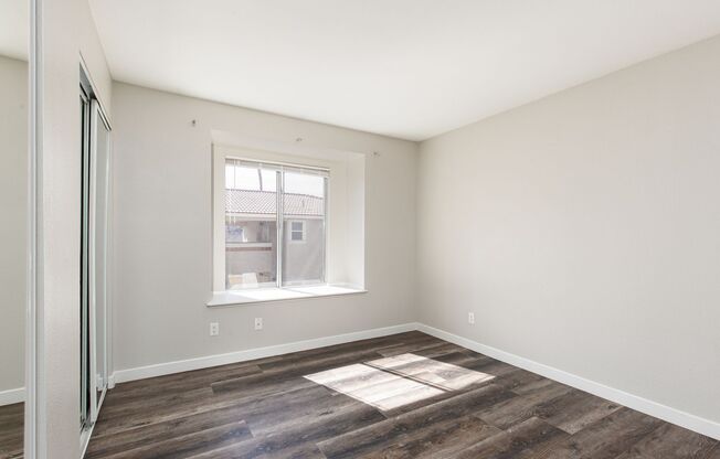 2 beds, 2 baths, $1,400, Unit Building 4