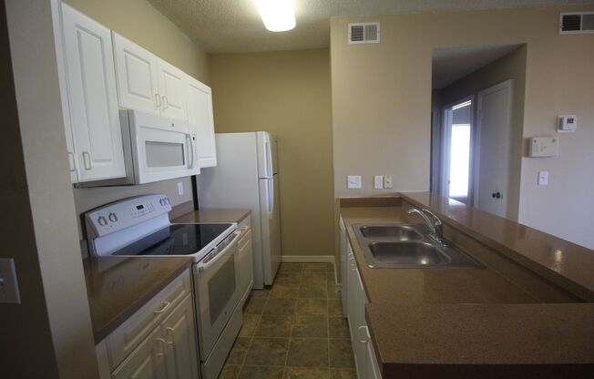 HALF OFF 1ST MONTHS RENT! The Landings 3rd Floor - 1 bed/1 bath condo! $1400mo, Plus $40 for water/$1400 Deposit