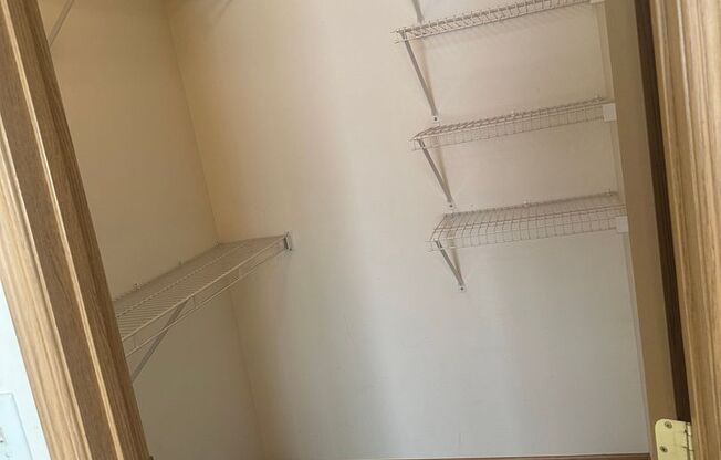 2 beds, 1 bath, 1,000 sqft, $995, Unit 204