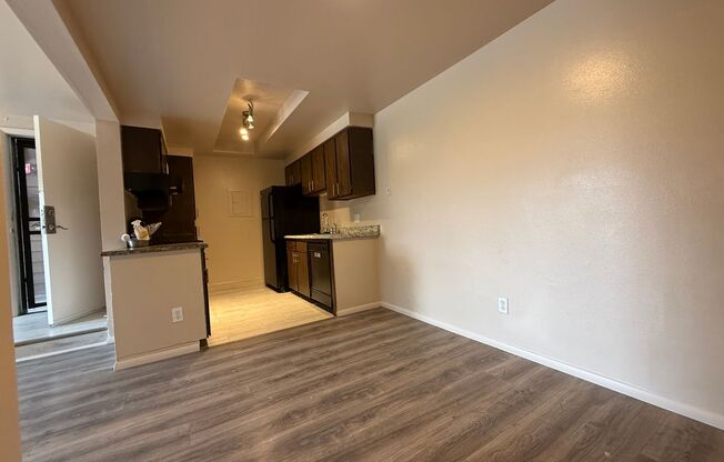 Charming 2 Bedroom Apartment with Balcony & Easy Access to HWY 285