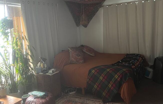 Studio, 1 bath, $995, Unit 6